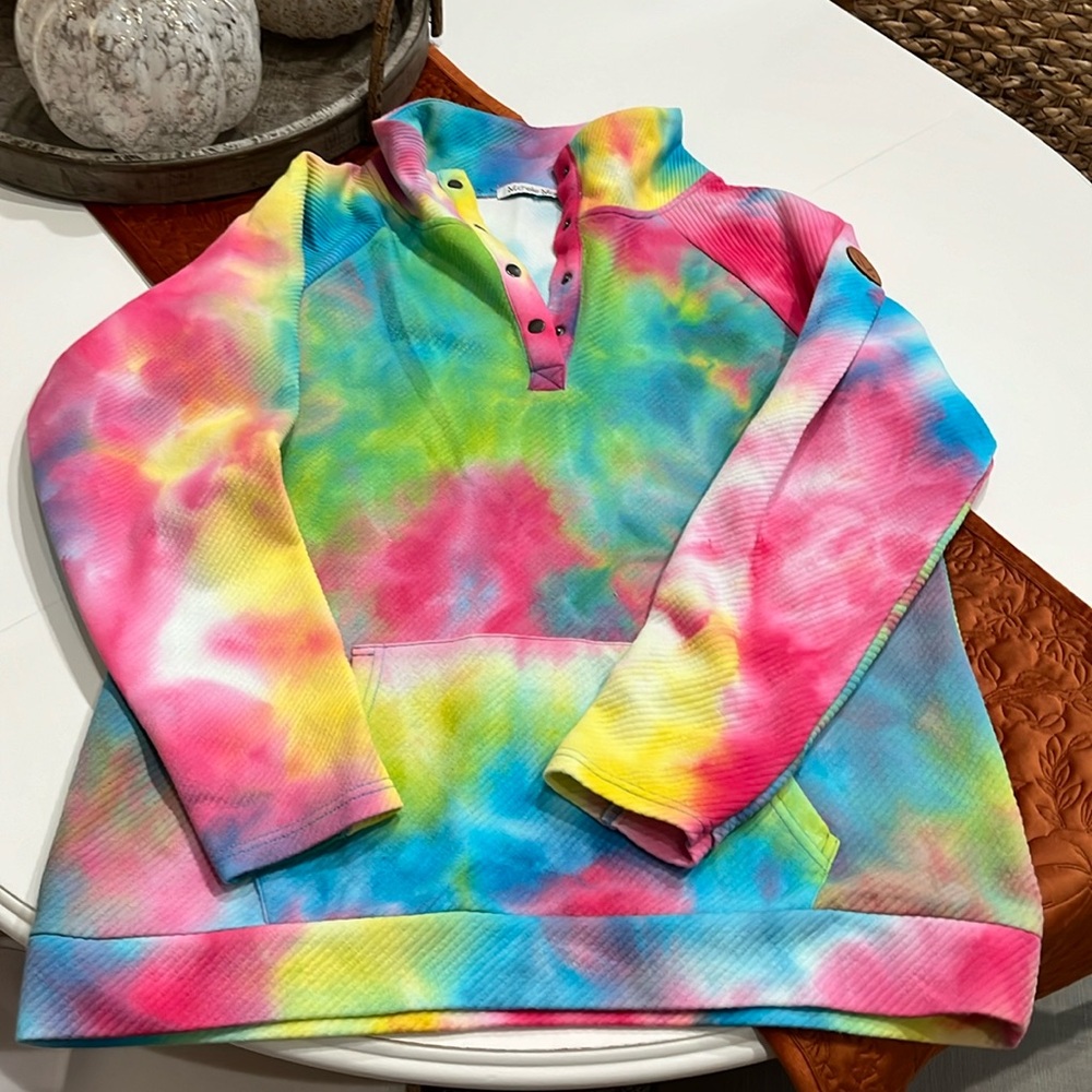 Size Large Michelle Mae Tie Dye Pullover